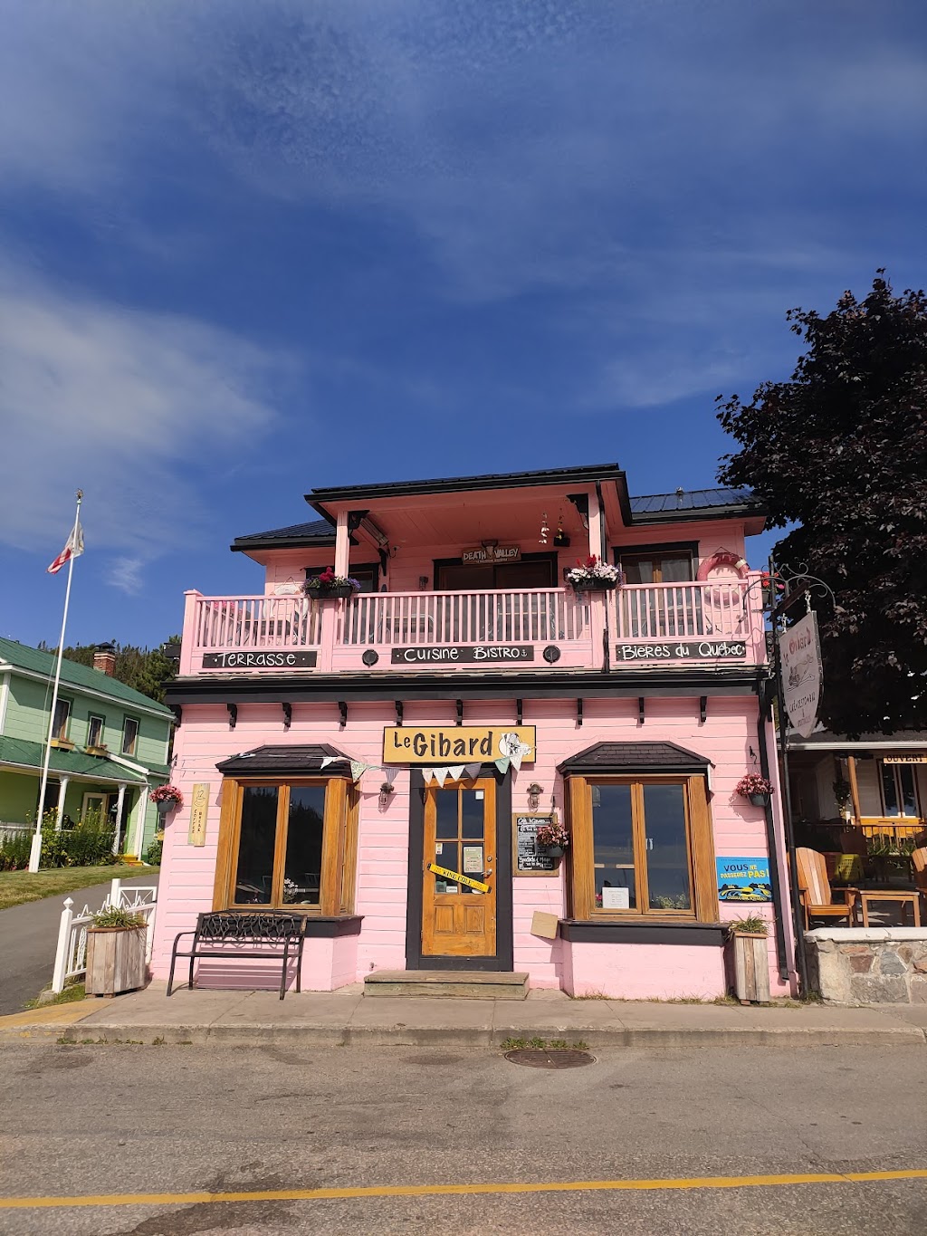 Le Gibard | 137 Rue du Bord de lEau, Tadoussac, QC G0T 2A0, Canada | Phone: (418) 235-4534