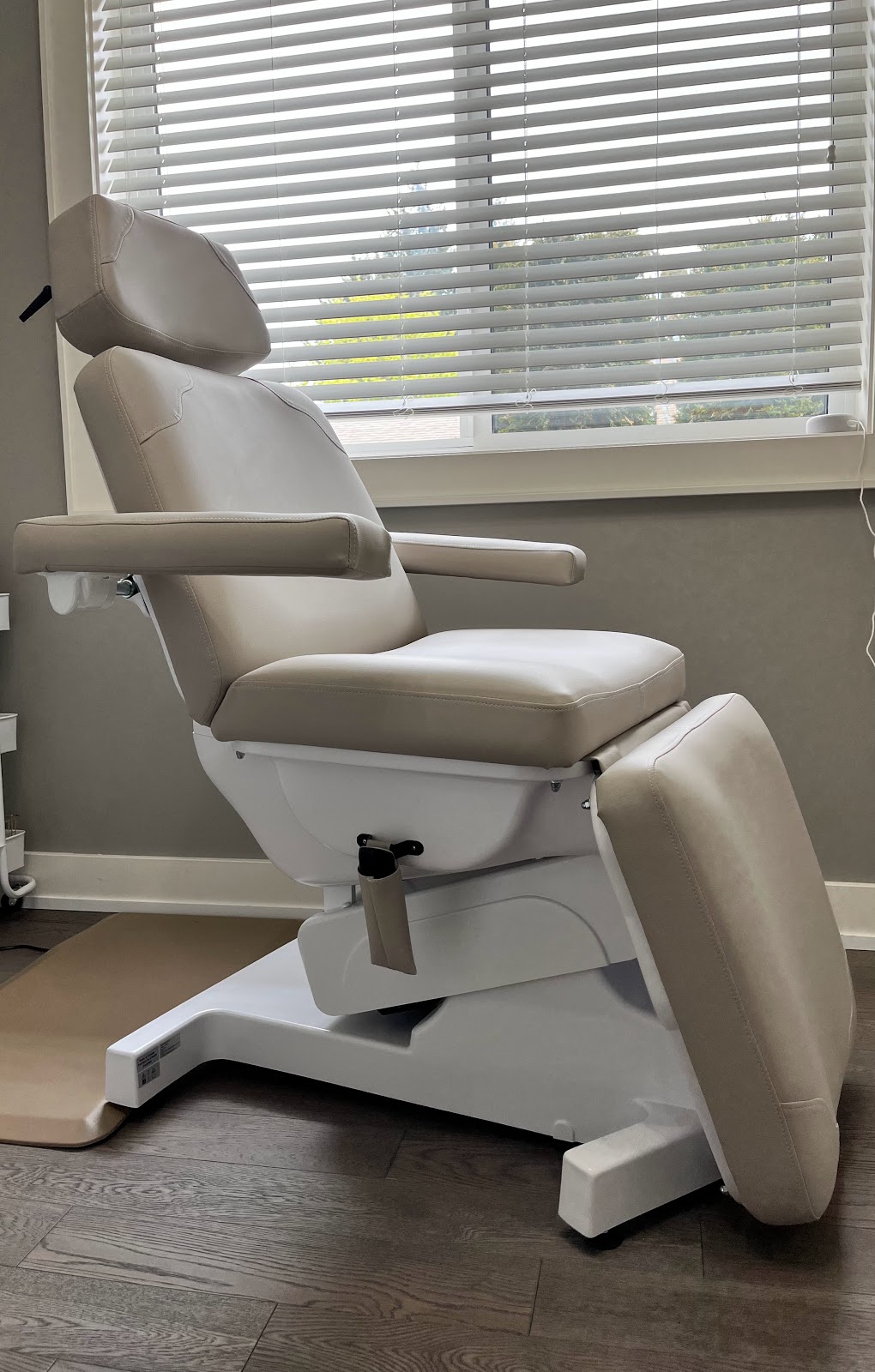 Derma FX Medispa | 6241 Rodolph Rd, Victoria, BC V8Z 5V9, Canada | Phone: (250) 881-4781