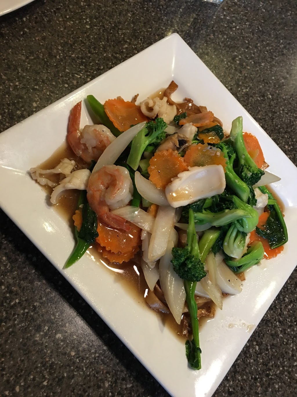 Thai Spring Rolls | 15461 Yonge StL4G 1P4, Aurora, ON L4G 1P4, Canada | Phone: (905) 727-6336