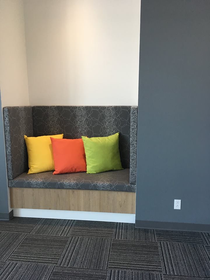 Caparelli Rembourrage Enr | 3555 Rue Bernard-Pilon, Saint-Mathieu-de-Beloeil, QC J3G 4S5, Canada | Phone: (450) 467-6578