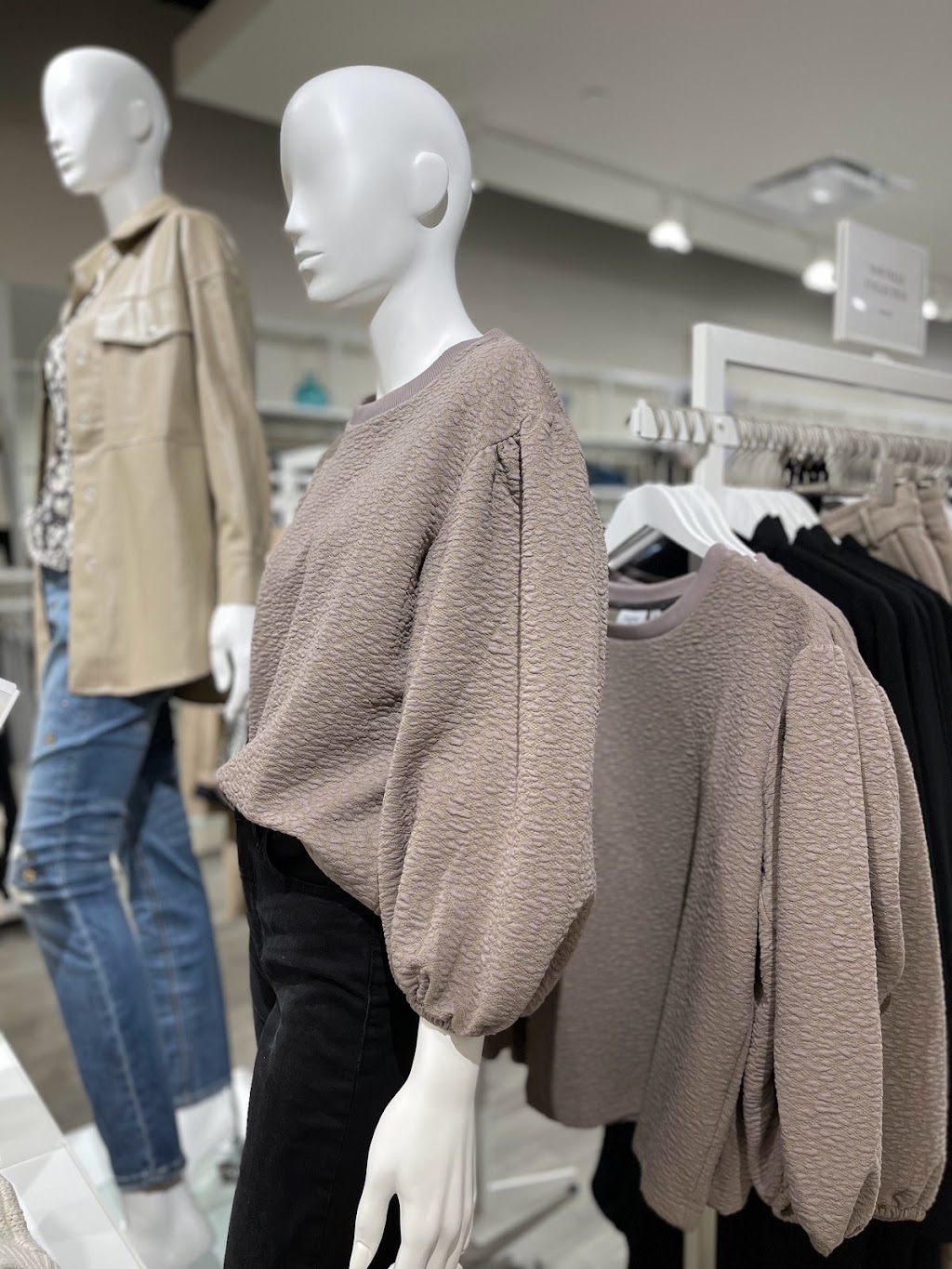 Moda 1987 | 3050 Boul de Portland, Sherbrooke, QC J1L 1K1, Canada | Phone: (819) 348-1318