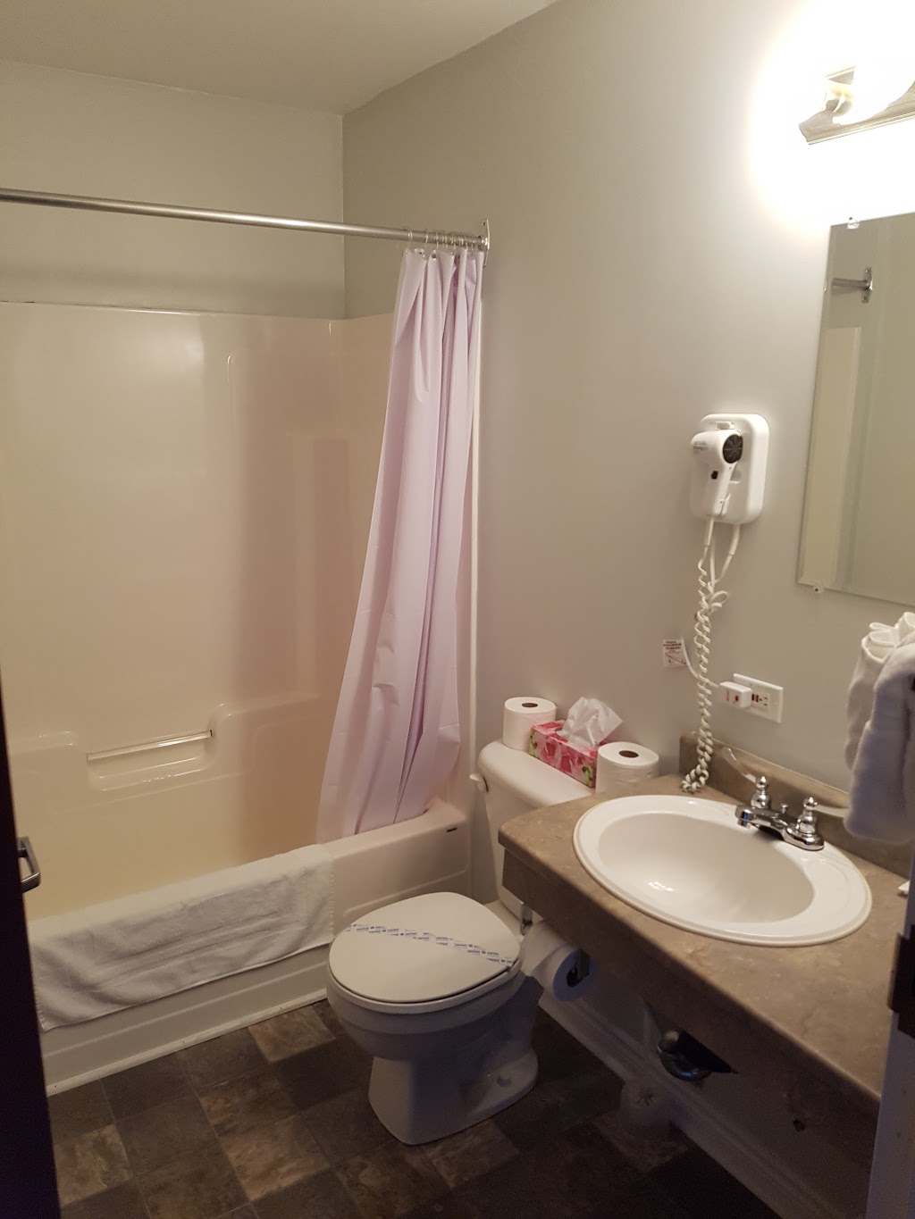 Bay Roberts Hotel | 72-76 Water St, Bay Roberts, NL A0A 1G0, Canada | Phone: (709) 786-4700