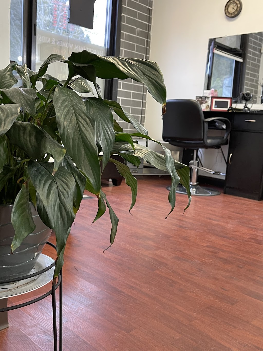 Styles N Smiles Barber & Hairstylist | 1679 128th St, Surrey, BC V4A 3V2, Canada | Phone: (604) 536-8820
