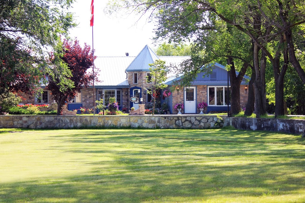 B & B Chateau des Sages | 327 Rue Sabourin, Saint-Pierre-Jolys, MB R0A 1V0, Canada | Phone: (204) 433-3202