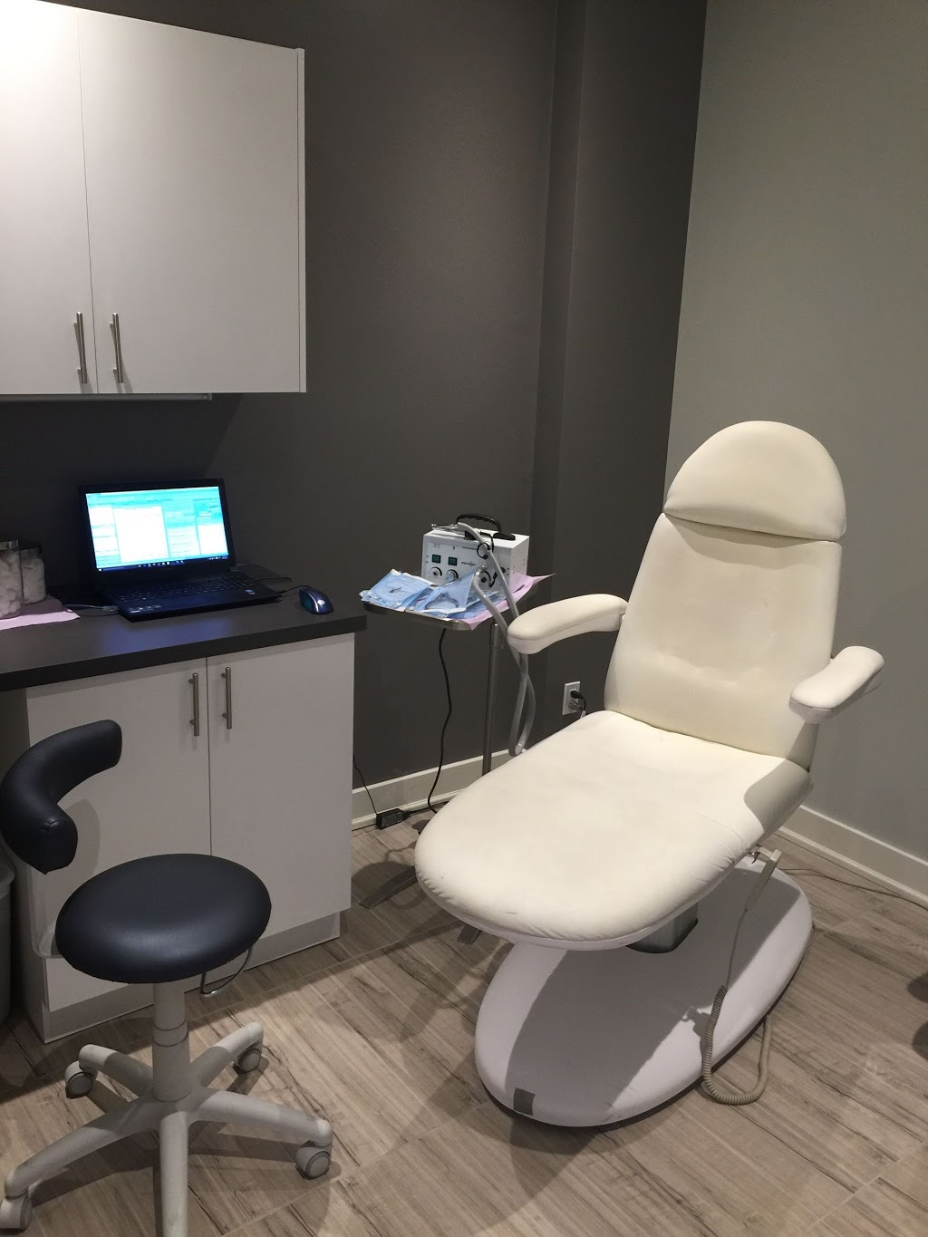 North York Foot Clinic | 5893 Leslie St #11, North York, ON M2H 1J8, Canada | Phone: (416) 493-8144