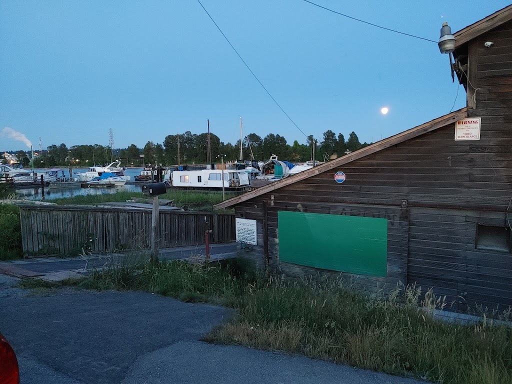 RIVER BOAT HIDEAWAY | 101 Jardine St, New Westminster, BC V3M 5M2, Canada | Phone: (778) 927-4827