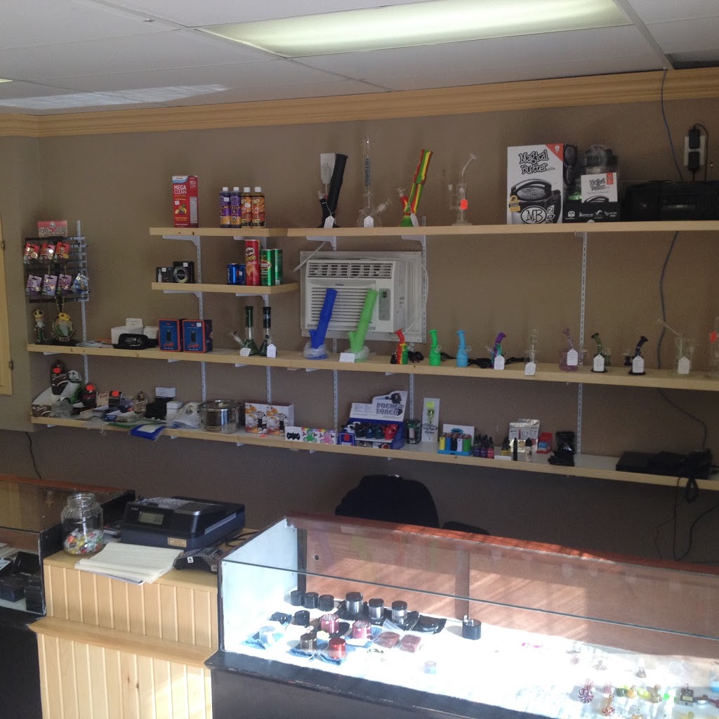 Jolly Smoke Shop | 3794 North St, Chester, NS B0J 1J0, Canada | Phone: (902) 275-7952