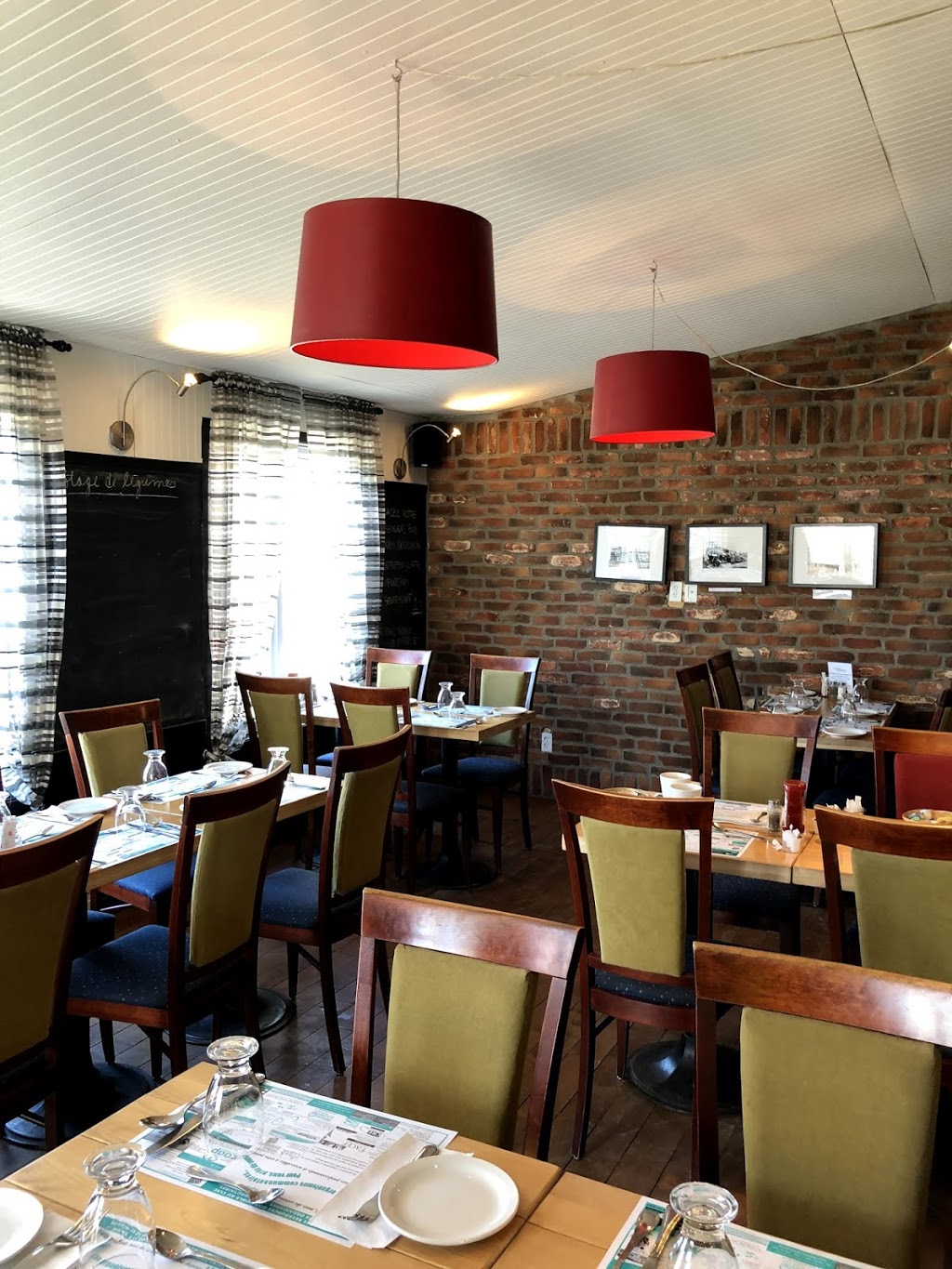 Restaurant St-Vincent Café Bistro Inc (Le) | 403 Rue Jean-Marie-Rousseau, Vallée-Jonction, QC G0S 3J0, Canada | Phone: (418) 253-6088