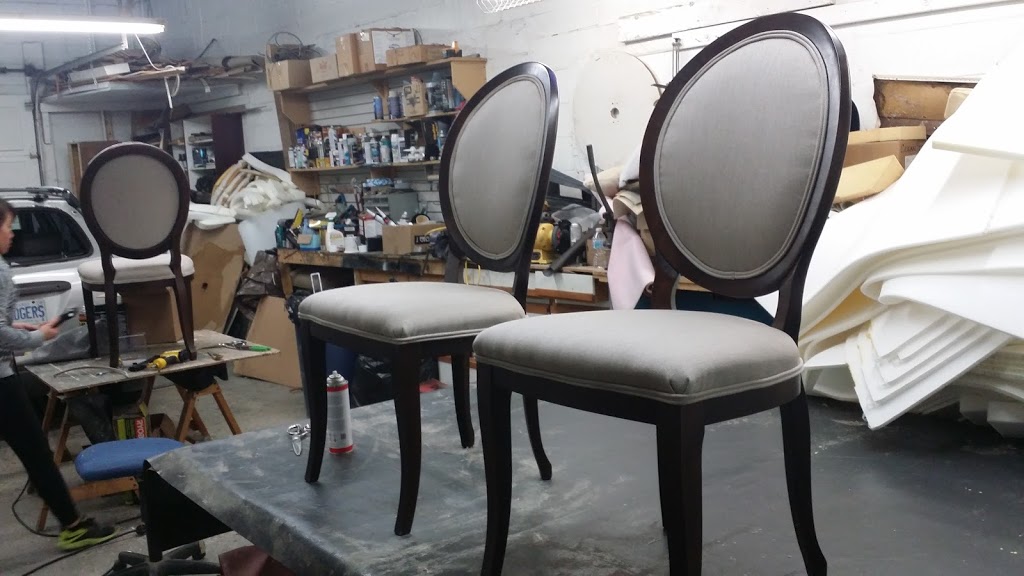 Streetsville Custom Upholstery | 64 Thomas St #2, Mississauga, ON L5M 1Y7, Canada | Phone: (416) 834-1672