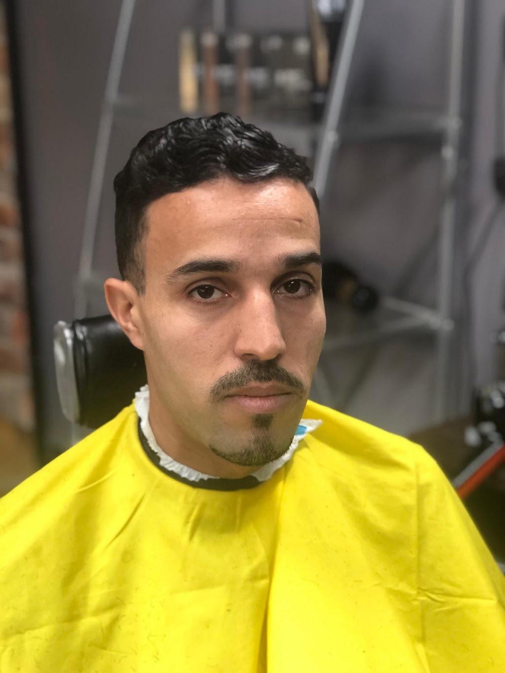 Mahdi le barbier | 795 Boulevard du Lac, Québec, QC G2M 0E3, Canada | Phone: (418) 456-4543