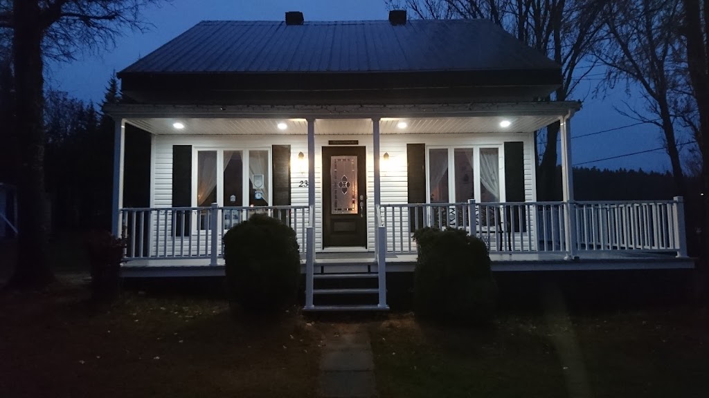 Gîte de la colline | 234 Rue Leclerc, Baie-Sainte-Catherine, QC G0T 1A0, Canada | Phone: (514) 231-0704