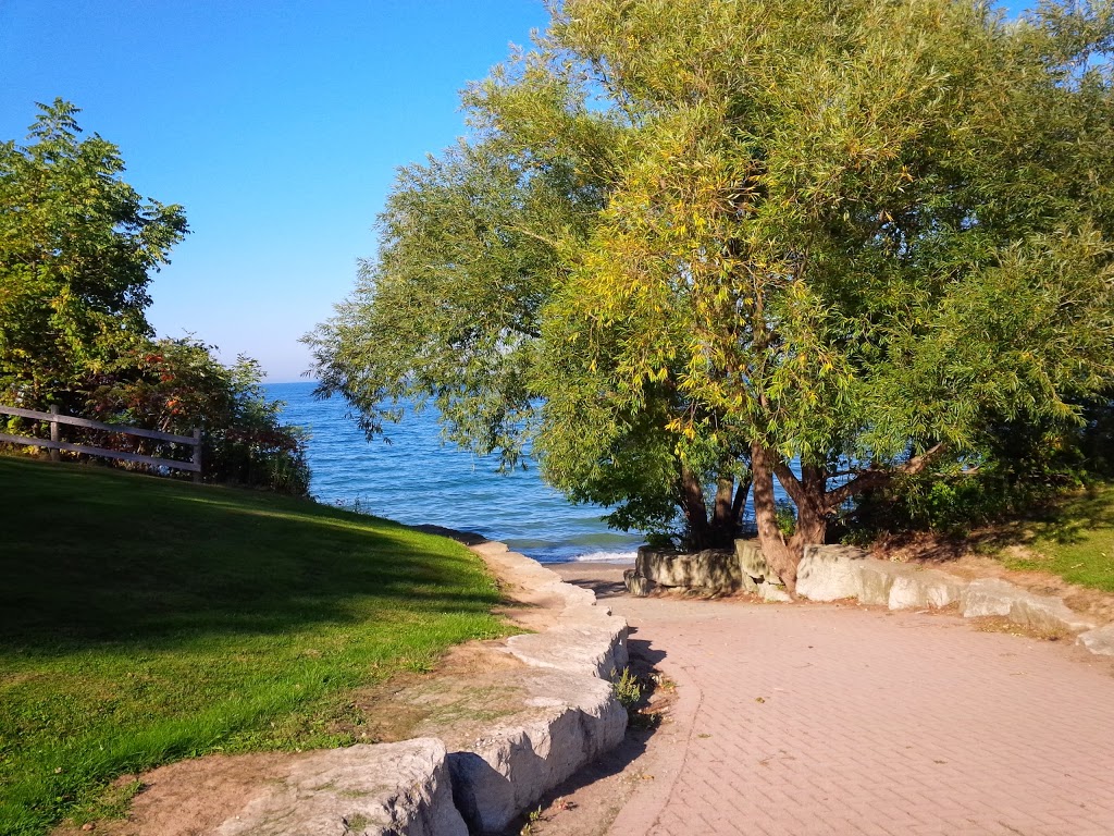 Nelles Beach Park | 91 Lake St, Grimsby, ON L3M 3A2, Canada | Phone: (905) 945-1288