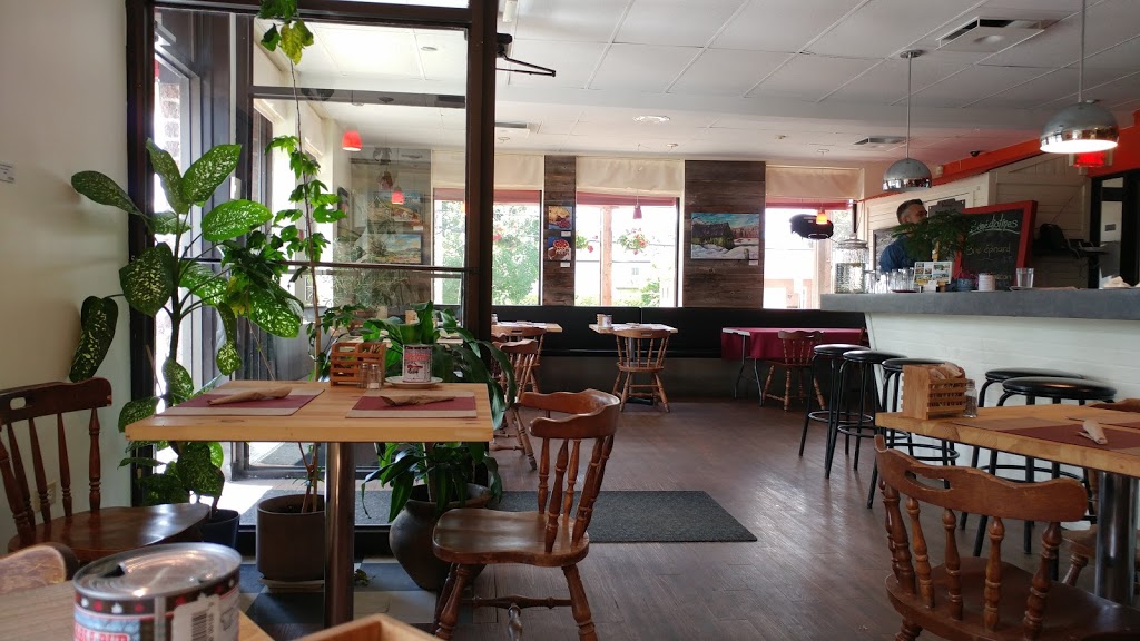 Virgule Apéritif Café | 103-5400 Rue du Président-Kennedy, Sherbrooke, QC J1N 2P7, Canada | Phone: (819) 864-1717