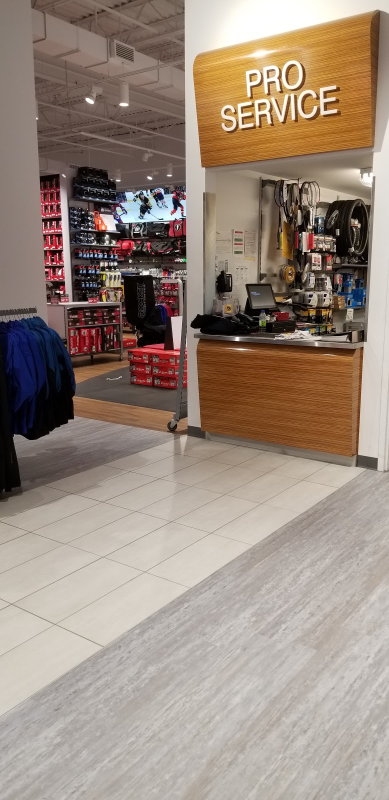 Sports Experts | 2944 Boulevard des Récollets, Trois-Rivières, QC G9A 6J2, Canada | Phone: (819) 376-4340