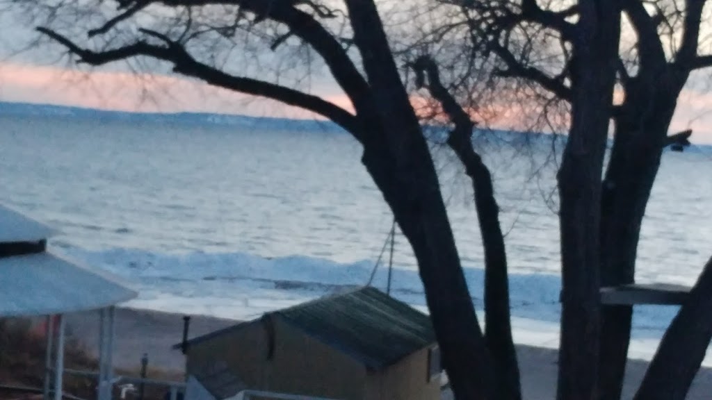 Sunport Beach Resort & Motel | 24 Tiny Beaches Rd S, Tiny, ON L0L 2J0, Canada | Phone: (705) 361-1617