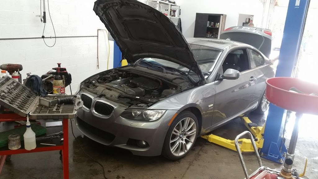 Garage Clency | 1716 Rue Soucy, Saint-Hubert, QC J4T 1A3, Canada | Phone: (450) 486-7775