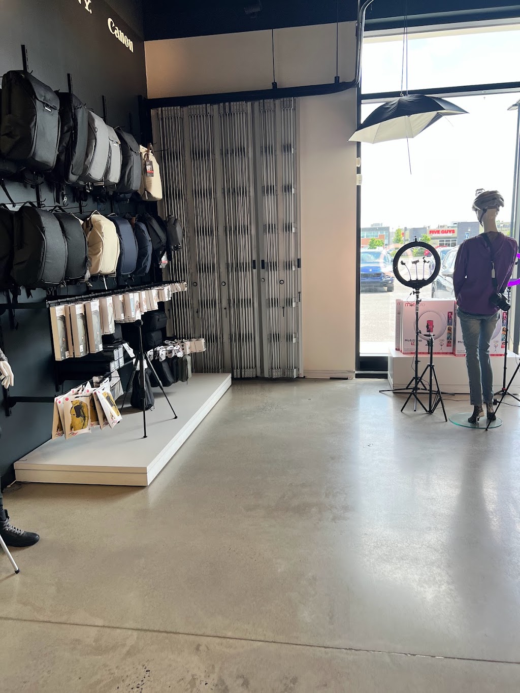 Gosselin Photo Vidéo | 8640 Boulevard Leduc #50, Brossard, QC J4Y 0G6, Canada | Phone: (450) 904-0808