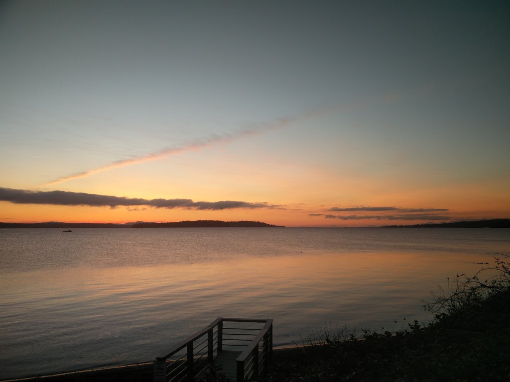 Salish Sea Beach House B&B | 9314 Lochside Dr, North Saanich, BC V8L 1N5, Canada | Phone: (778) 426-3756