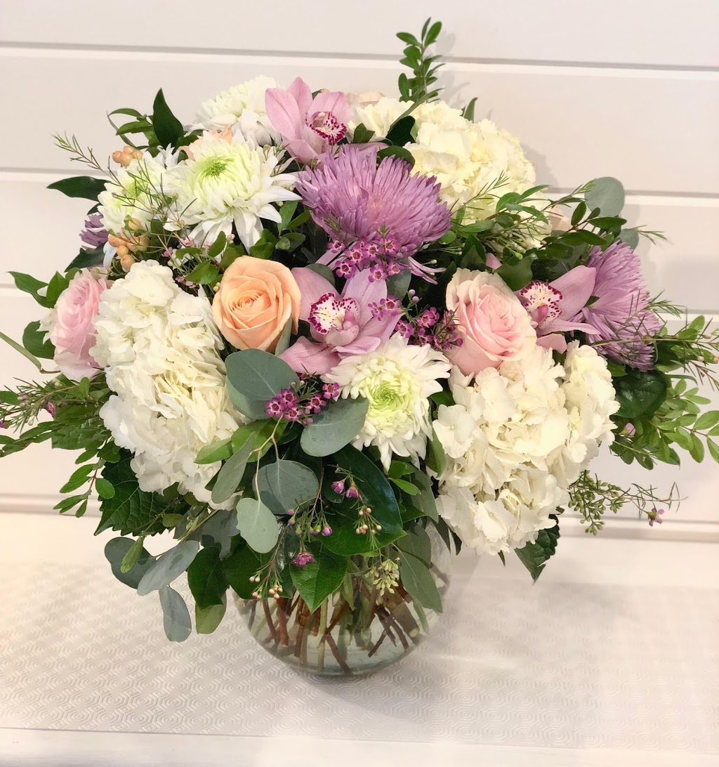 Floral Designs By Lee | 215 Rutland Rd N, Kelowna, BC V1X 3B1, Canada | Phone: (250) 718-1155