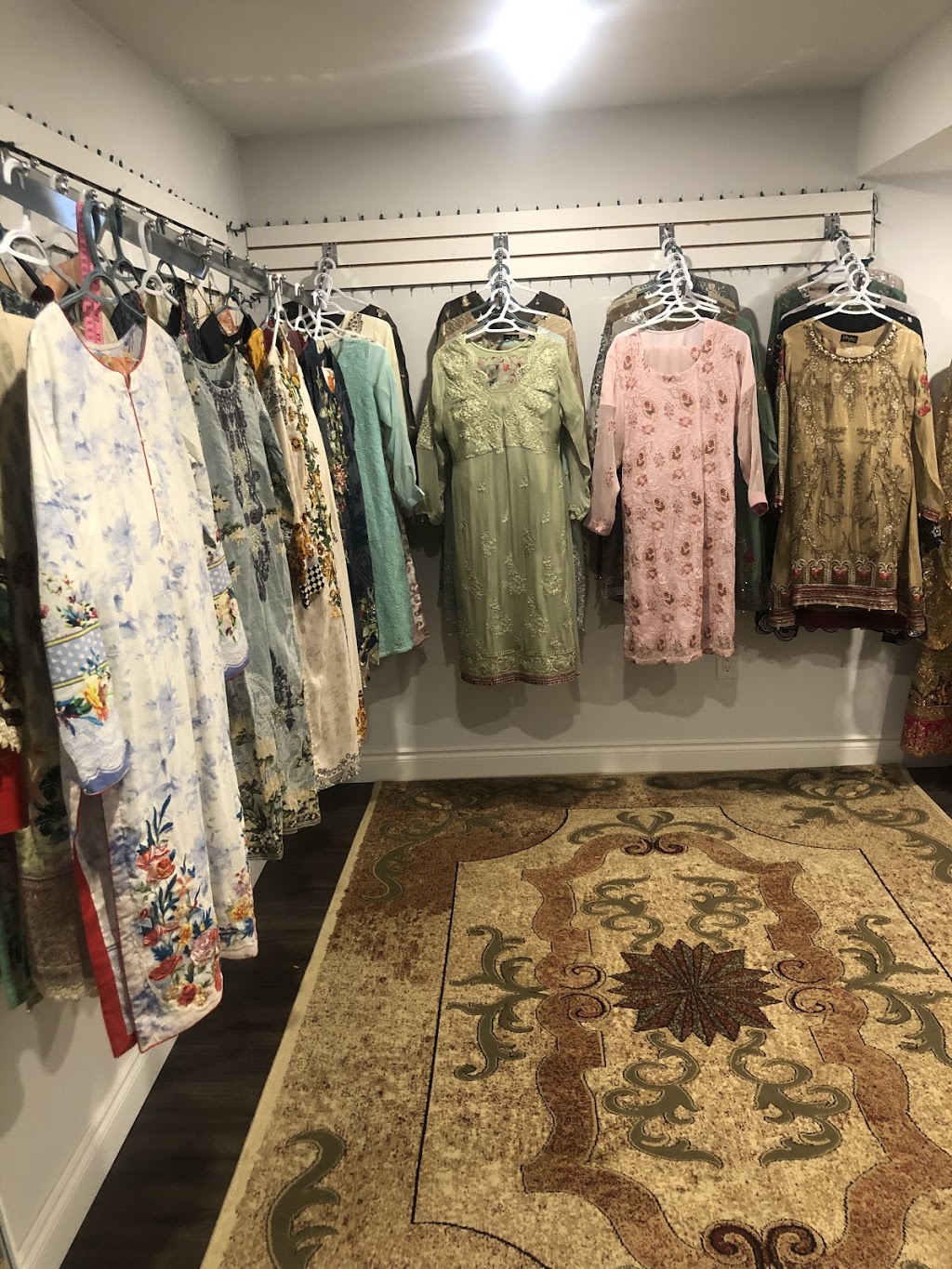 Rani Collecitons | 426 Etheridge Ave, Milton, ON L9E 0A8, Canada | Phone: (416) 418-1550