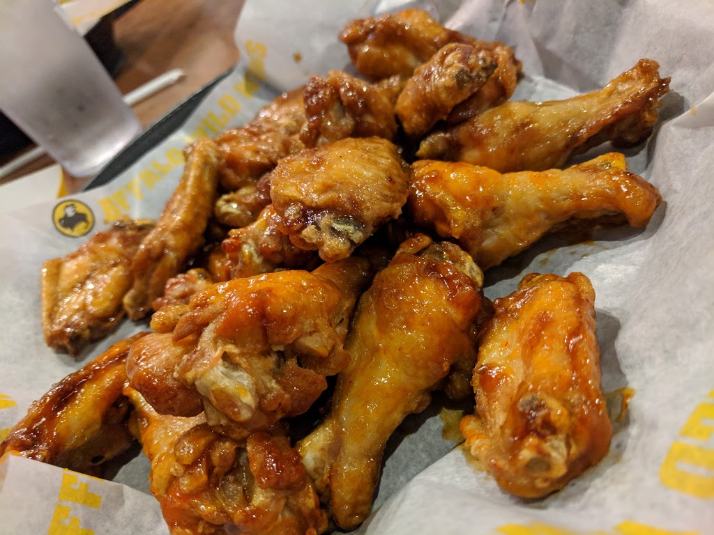 Buffalo Wild Wings | 903 Taunton Rd E, Oshawa, ON L1H 7K5, Canada | Phone: (905) 725-8447