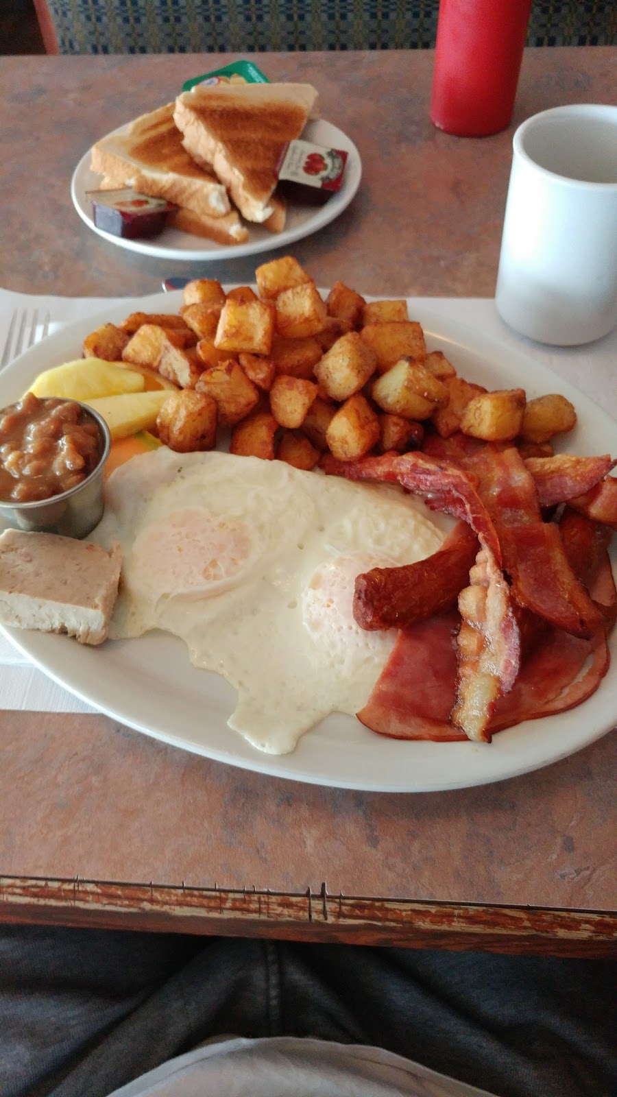 Le Vieux Capitaine Nicolas | 697 Rue Notre-Dame, Repentigny, QC J6A 2X1, Canada | Phone: (450) 932-7744