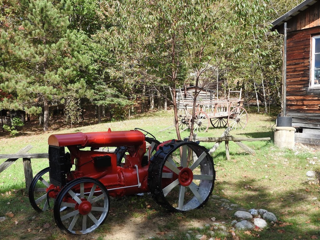 Village du Bucheron | 840 5e Av, Grandes-Piles, QC G0X 1H0, Canada | Phone: (819) 538-5885