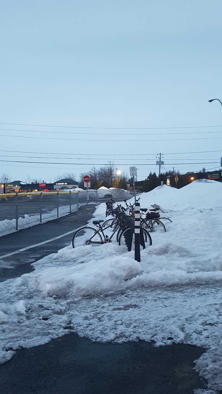 771 Boulevard Georges-Gagné S Parking | 771 Boulevard Georges-Gagné S, Montreal, QC H4C 3P5, Canada