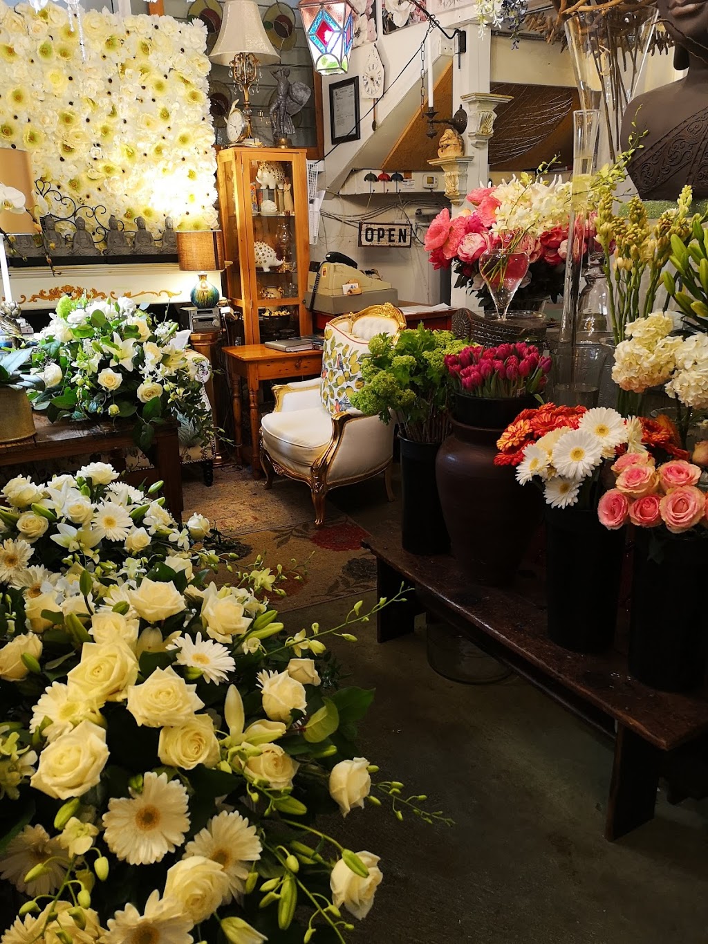 Sam Solis Florist | 18 Lonsdale Ave, North Vancouver, BC V7L 0B2, Canada | Phone: (604) 877-1945