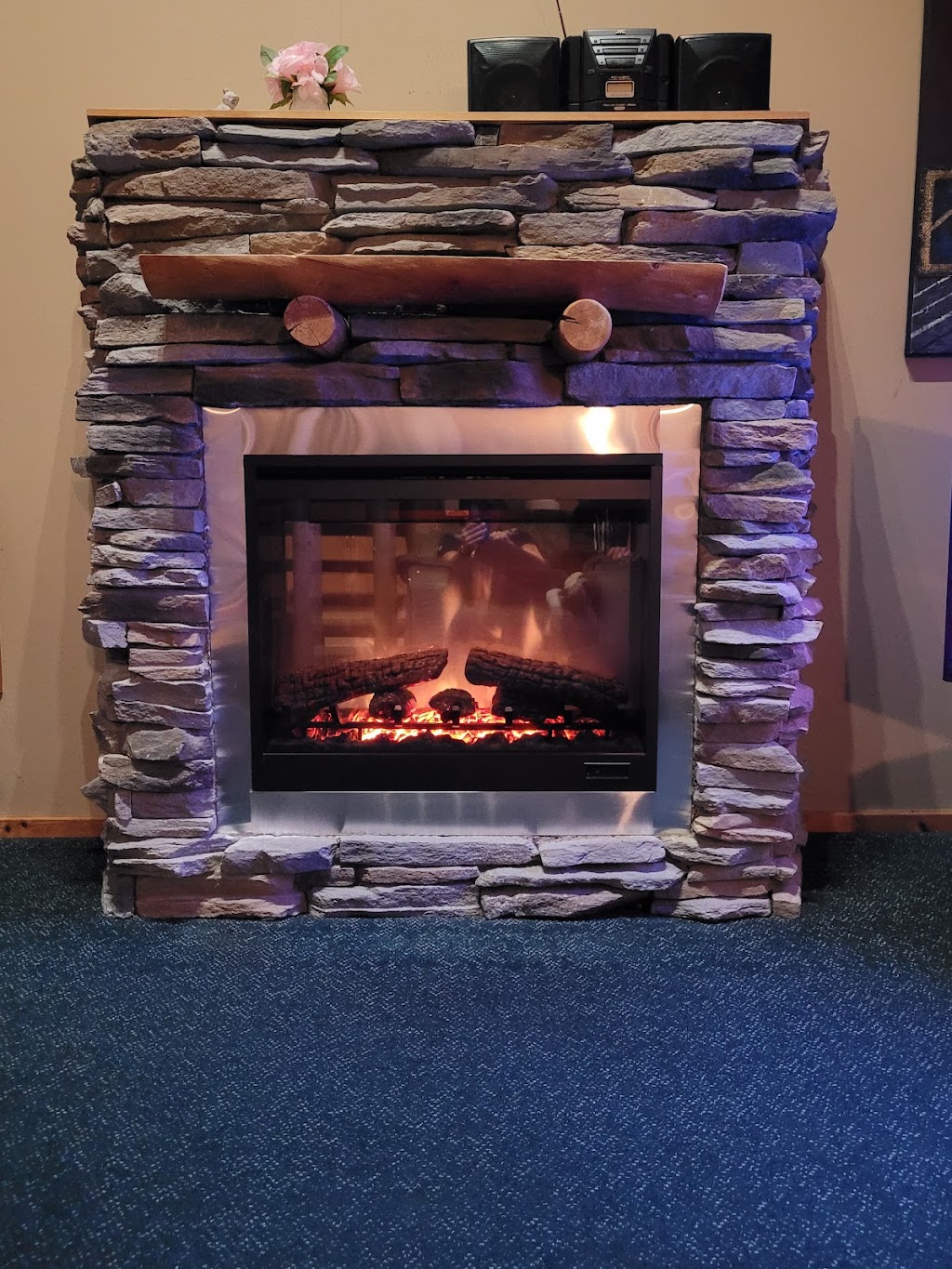 Pinewood Lodge | MB-307, Seven Sisters Falls, MB R0E 1Y0, Canada | Phone: (204) 348-7549
