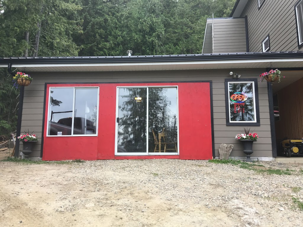 Roosters Pizzaria | 7469 Anglemont Way, Anglemont, BC V0E 1M8, Canada | Phone: (250) 679-2322