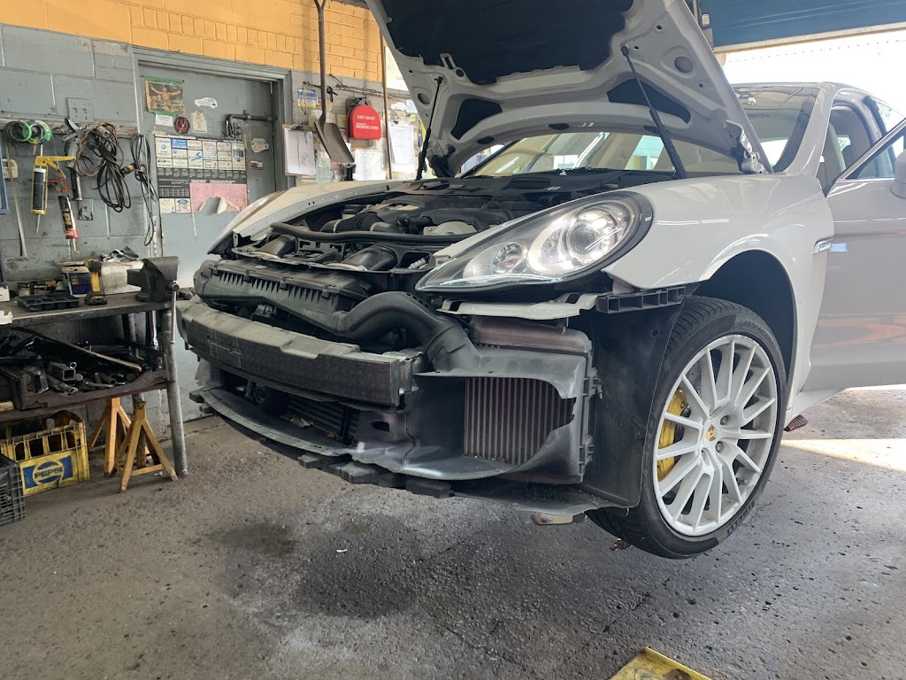 airlie auto inc | 9151 Rue Airlie, LaSalle, QC H8R 2A4, Canada | Phone: (514) 363-4888