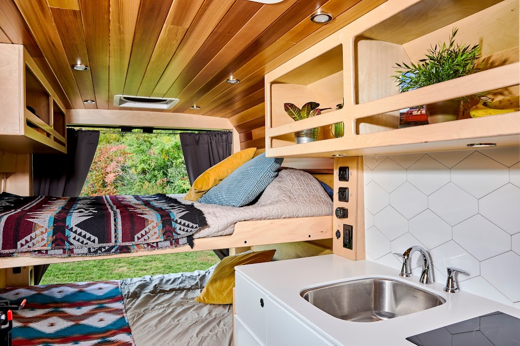 VanLife Mtl | 2716 Rue Lapierre, LaSalle, QC H8N 2W9, Canada | Phone: (514) 903-1995