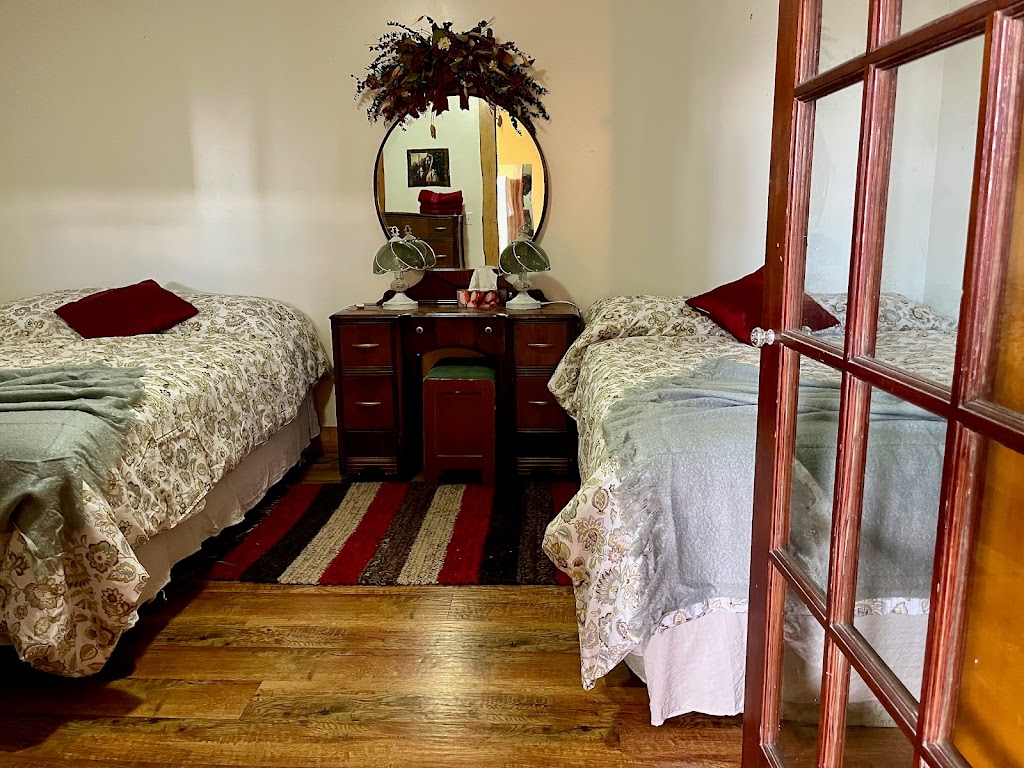 Belly Acres Lodge | 270002, AB-505, Glenwood, AB T0K 2R0, Canada | Phone: (403) 330-9808