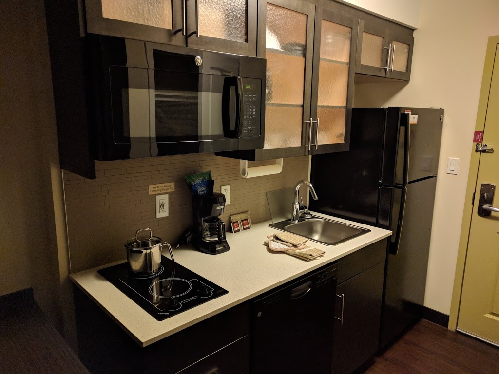 Park Inn by Radisson, Calgary Airport North, AB | 27 Freeport Cres NE, Calgary, AB T3J 0T4, Canada | Phone: (403) 455-3774