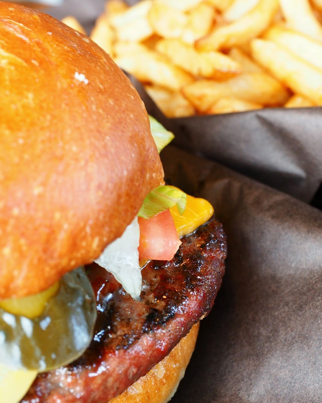 Woodys Burgers | 3795 Lake Shore Blvd W, Etobicoke, ON M8W 1R2, Canada | Phone: (416) 546-2093