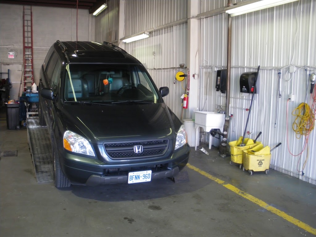 U-Haul Trailer Hitch Super Center at Royal Windsor | 2696 Royal Windsor Dr, Mississauga, ON L5J 1K7, Canada | Phone: (289) 326-0341