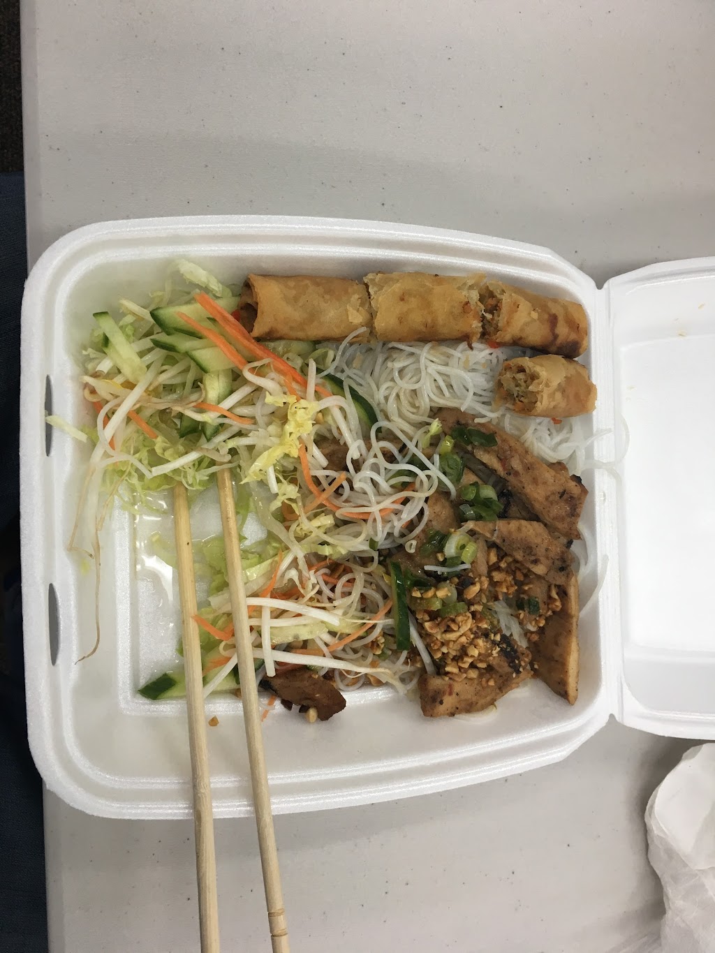 Pha Le Restaurant | 2115 27 Ave NE, Calgary, AB T2E 7E4, Canada | Phone: (403) 291-3661