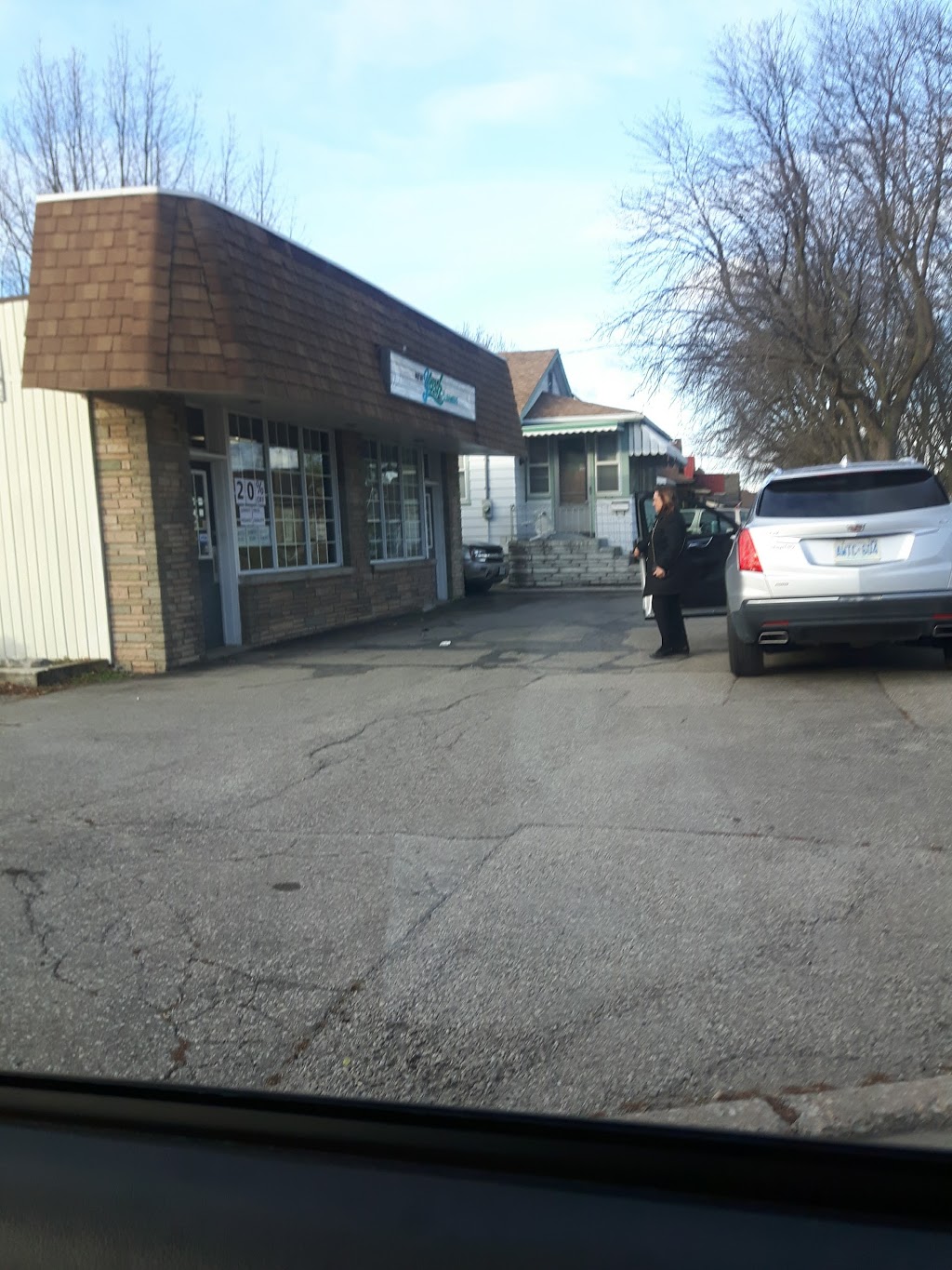York Cleaners | 179 York St, St. Catharines, ON L2R 6G3, Canada | Phone: (905) 685-8445
