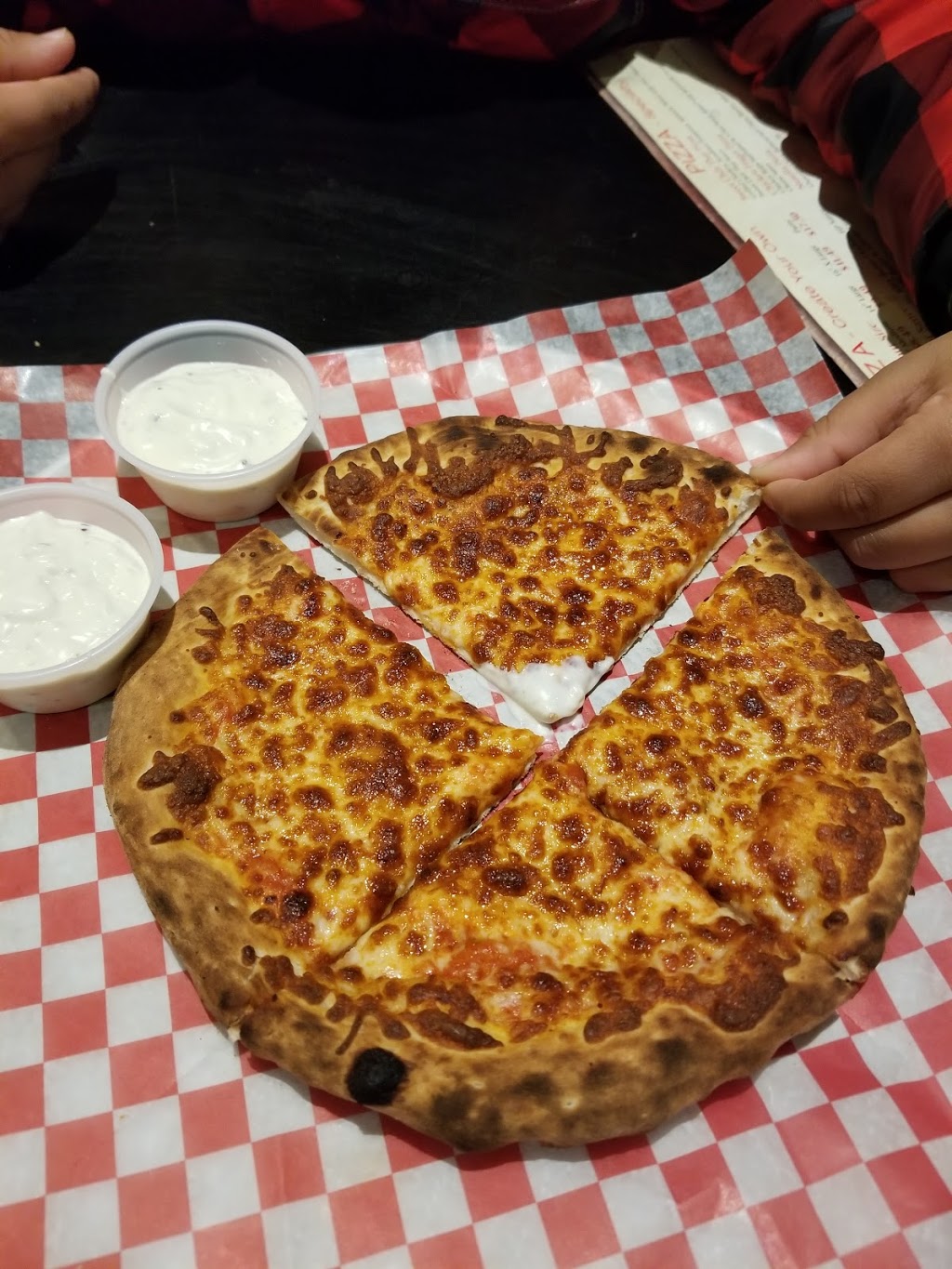 Wingz N Thingz Pizza | 5703 Ferry St, Niagara Falls, ON L2G 1S5, Canada | Phone: (905) 353-9464