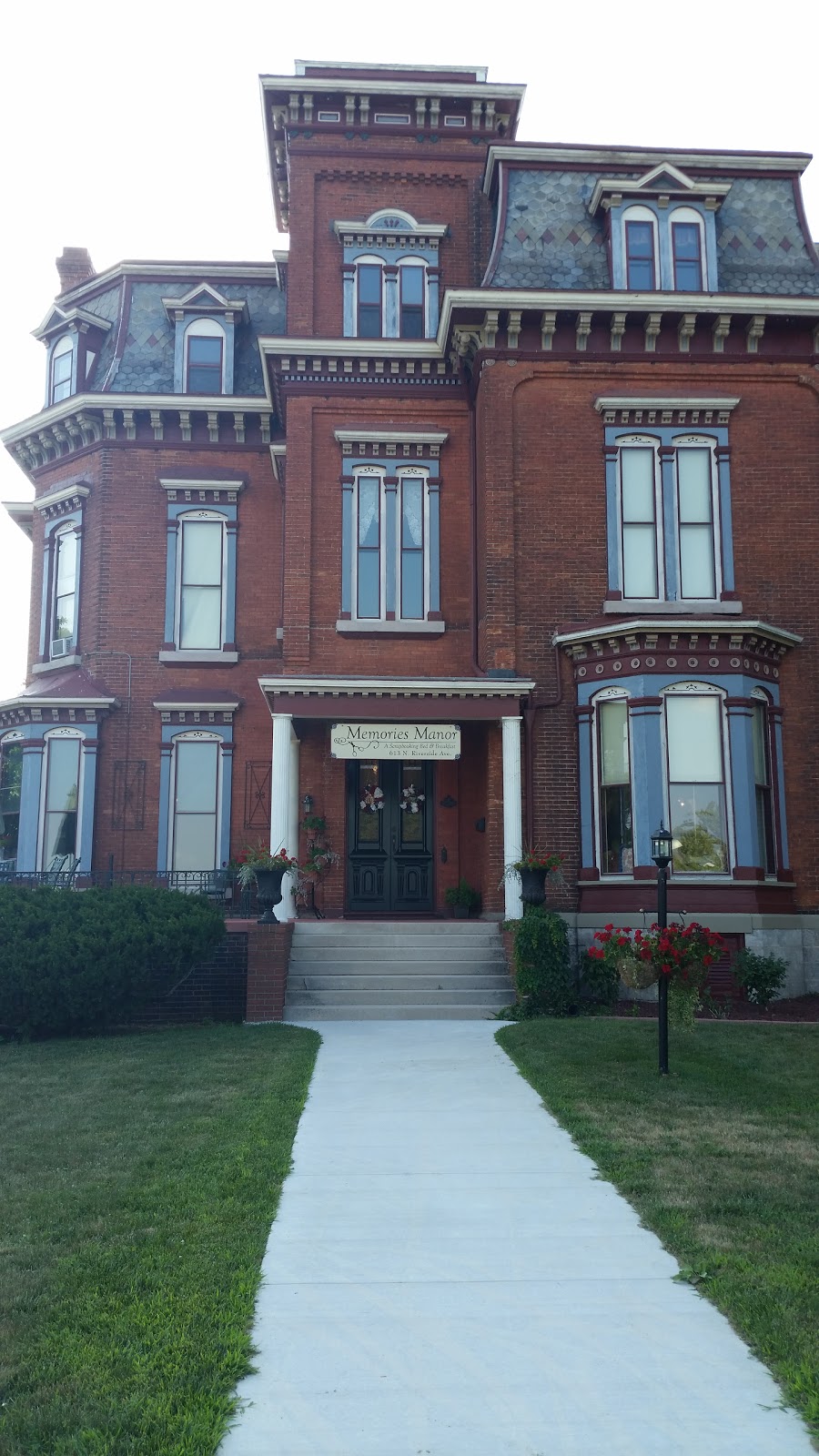 Memories Manor | 613 N Riverside Ave, St Clair, MI 48079, USA | Phone: (810) 329-2800