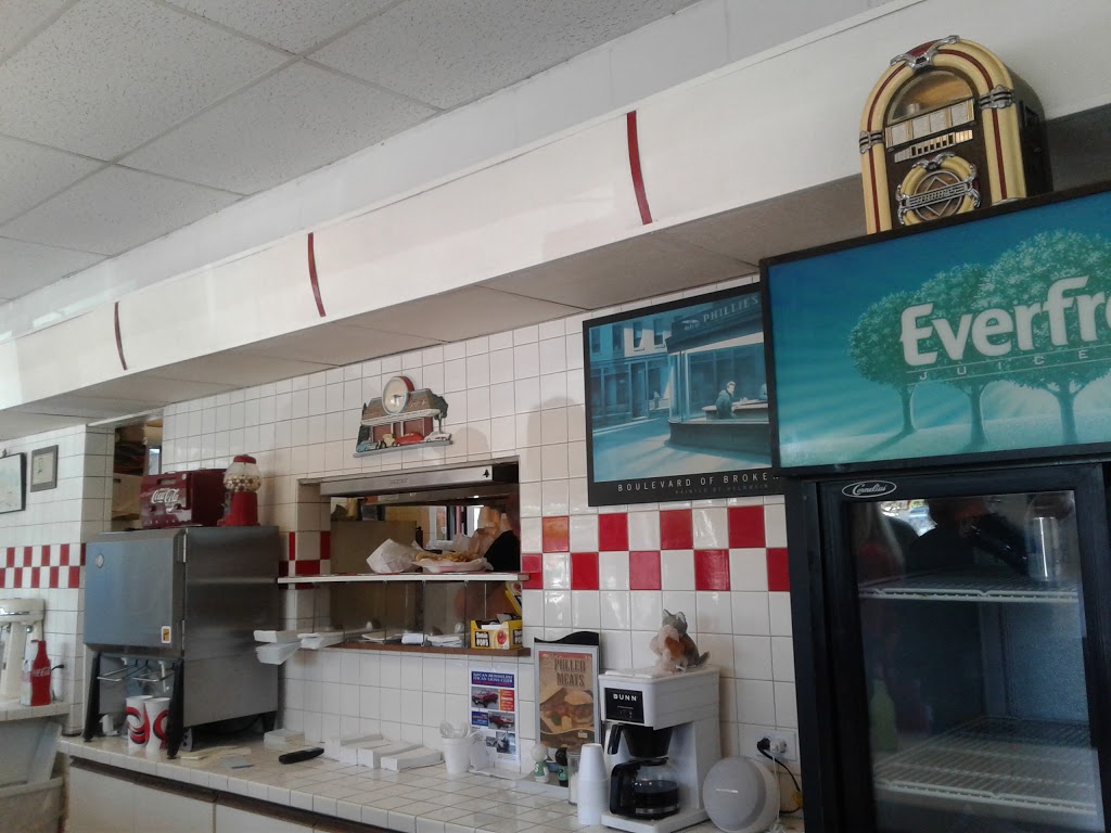 Rockys Drive-In | 520 Elizabeth St, Guelph, ON N1E 6C3, Canada | Phone: (519) 824-8088