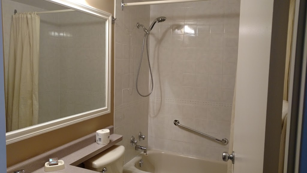 Royal Harbour Resort | 1 Harbour St, Thornbury, ON N0H 2P0, Canada | Phone: (519) 599-5591