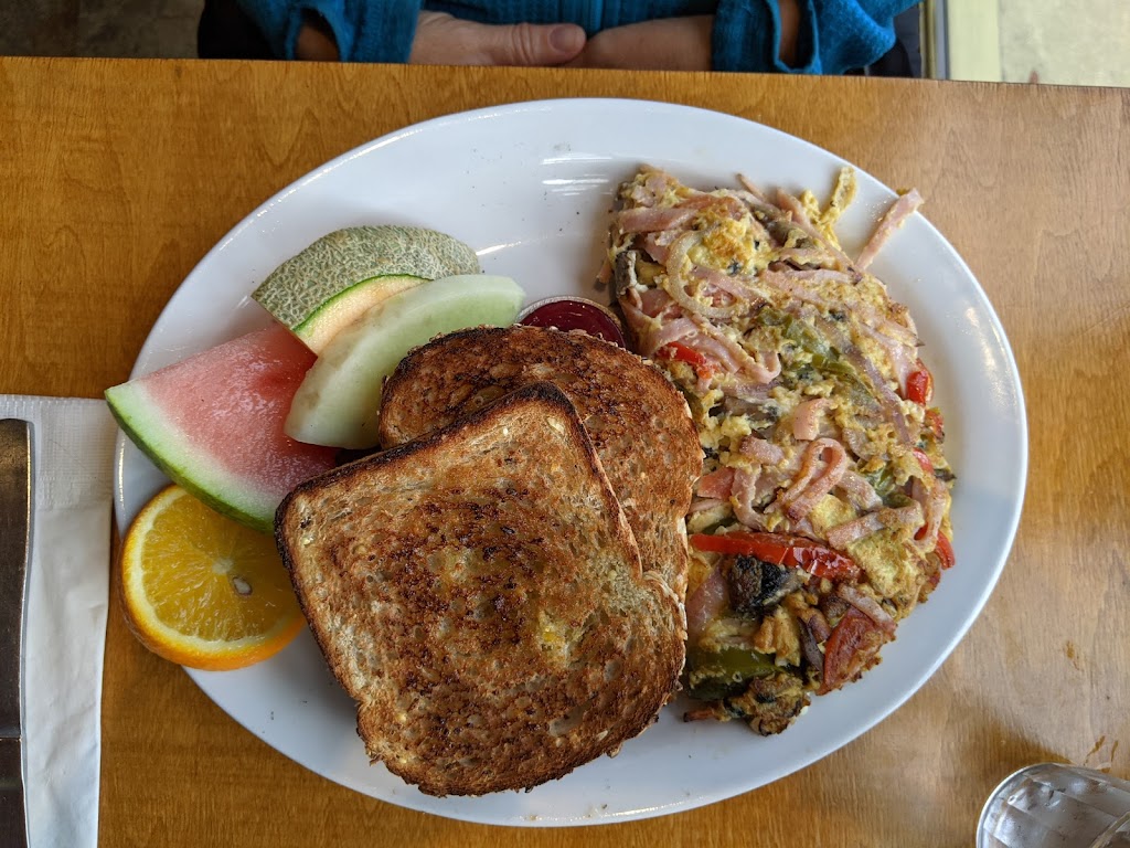 Café Chez-Nous | 1075 Rue Richelieu, La Malbaie, QC G5A 2X8, Canada | Phone: (418) 665-3080