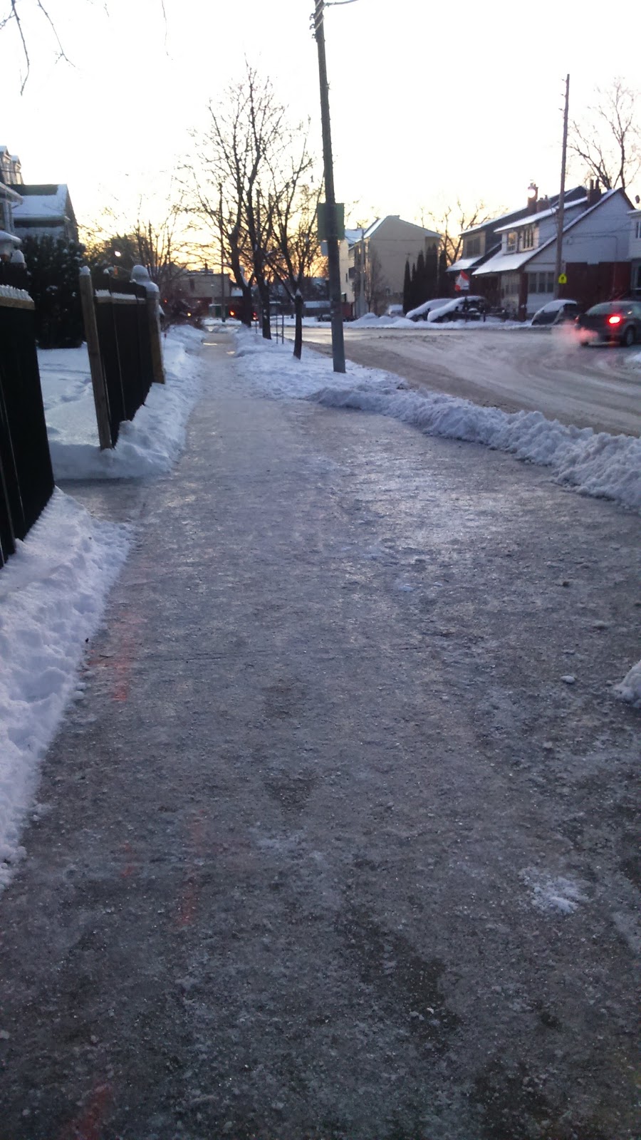 Edgewood Parkette | 2050 Dundas St E, Toronto, ON M4L 1M7, Canada | Phone: (416) 392-2489