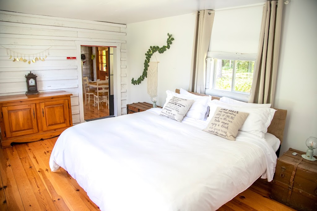 Chalet Chic Bohème & Spa | 310 Chem. de Vendée, Amherst, QC J0T 2T0, Canada | Phone: (450) 660-4387