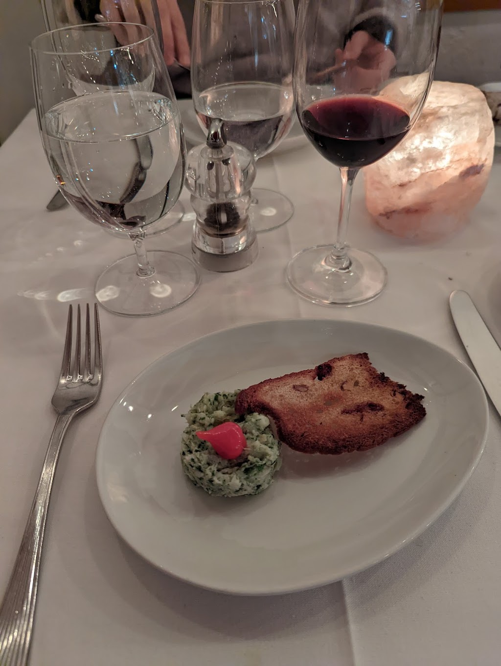 Les Oiseaux | 554 Av. Duluth E, Montréal, QC H2L 1A9, Canada | Phone: (514) 849-8844