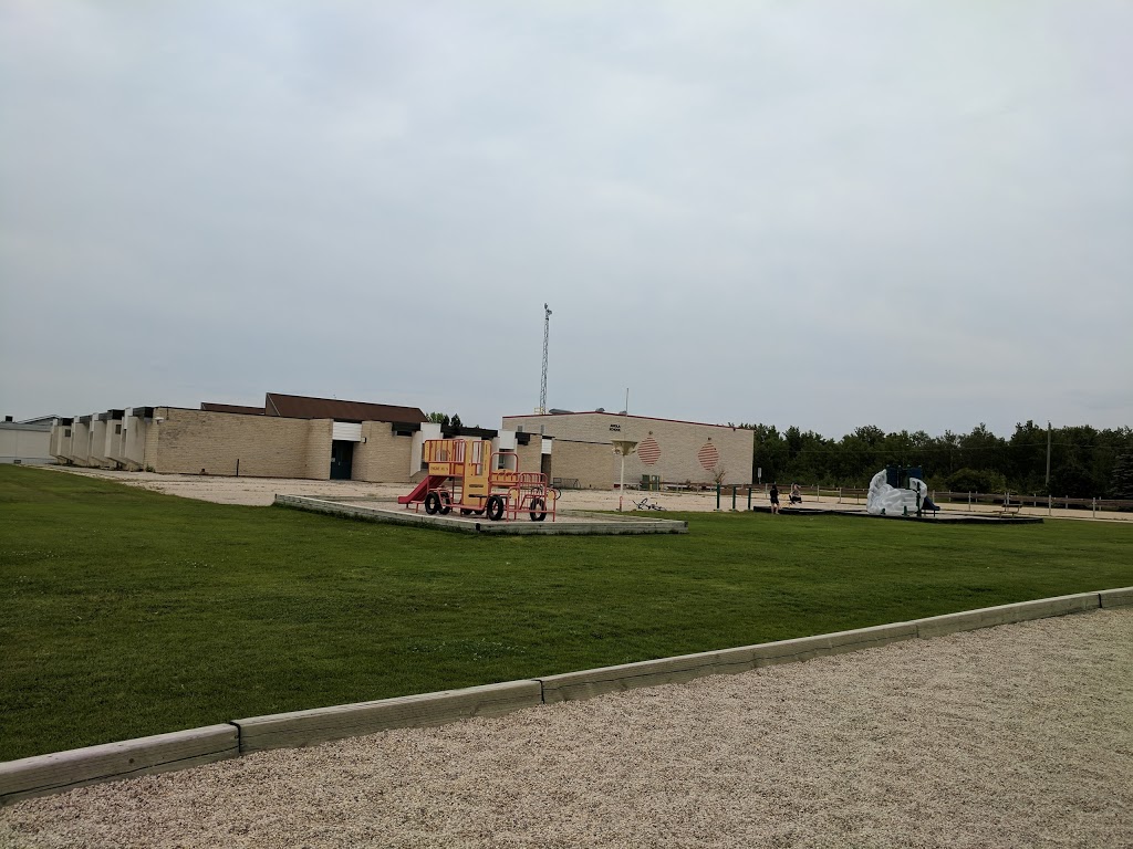Anola School | 736 Academy St, Anola, MB R0E 0A0, Canada | Phone: (204) 866-2962