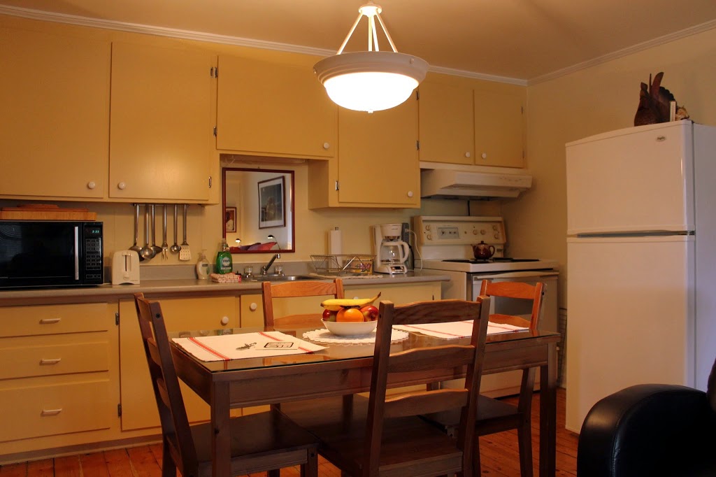 Chez Charlotte | 85 – 18 ème avenue, Lachine, QC H8S 3P6, Canada | Phone: (514) 634-7704