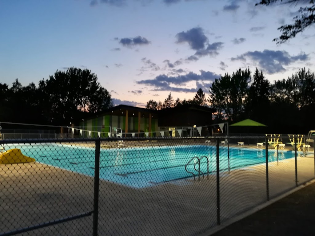 Centre sportif Edmond-Auclair | 630 Rue Mountainview, Otterburn Park, QC J3H 2L1, Canada | Phone: (450) 536-0303